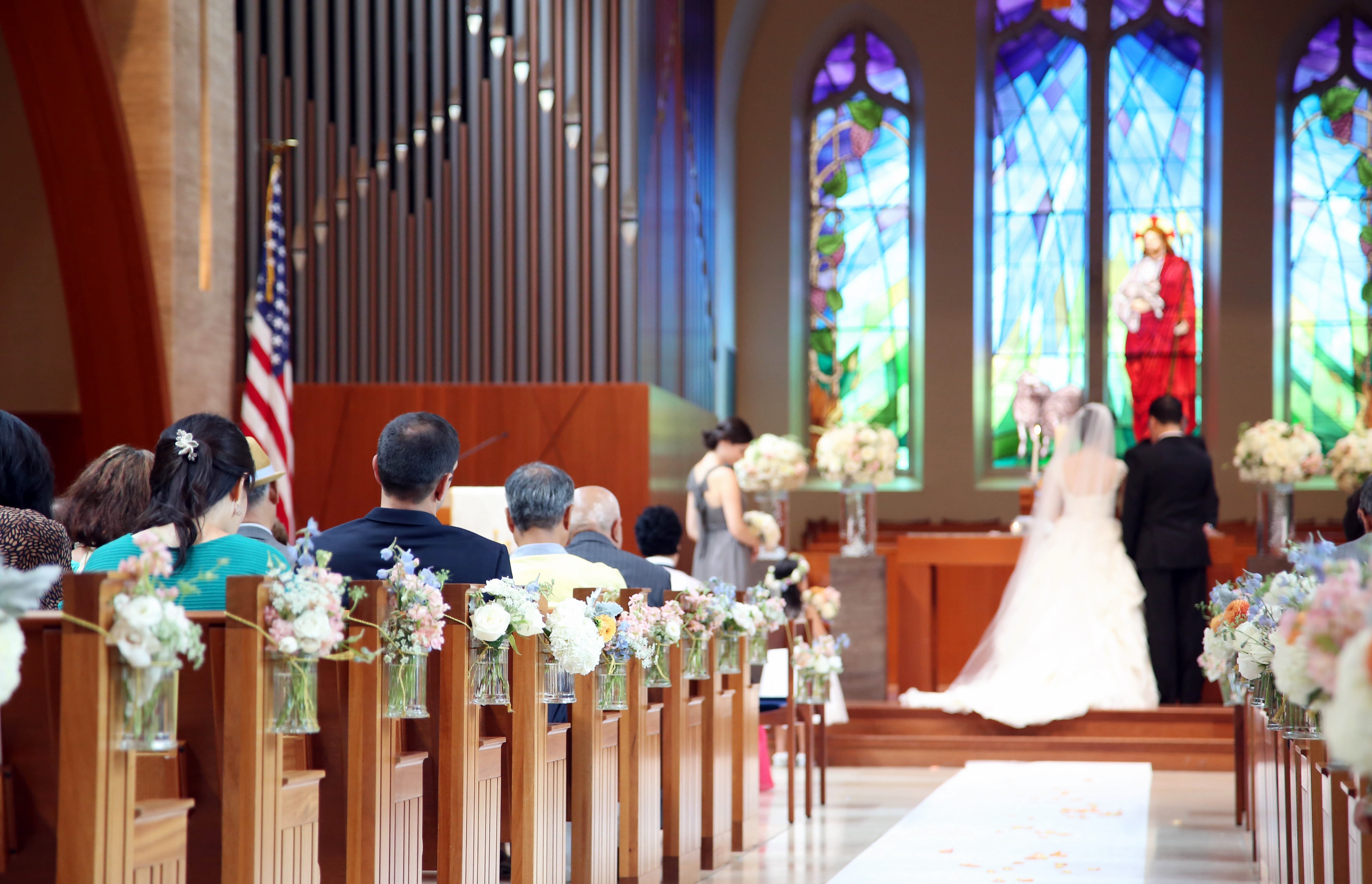 Elegant wedding floral table setting